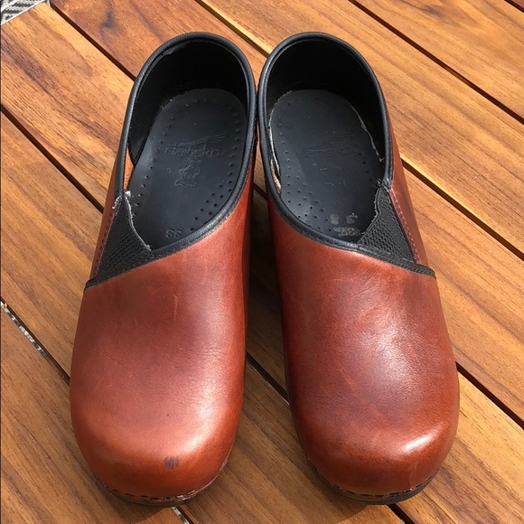 stretching dansko clogs